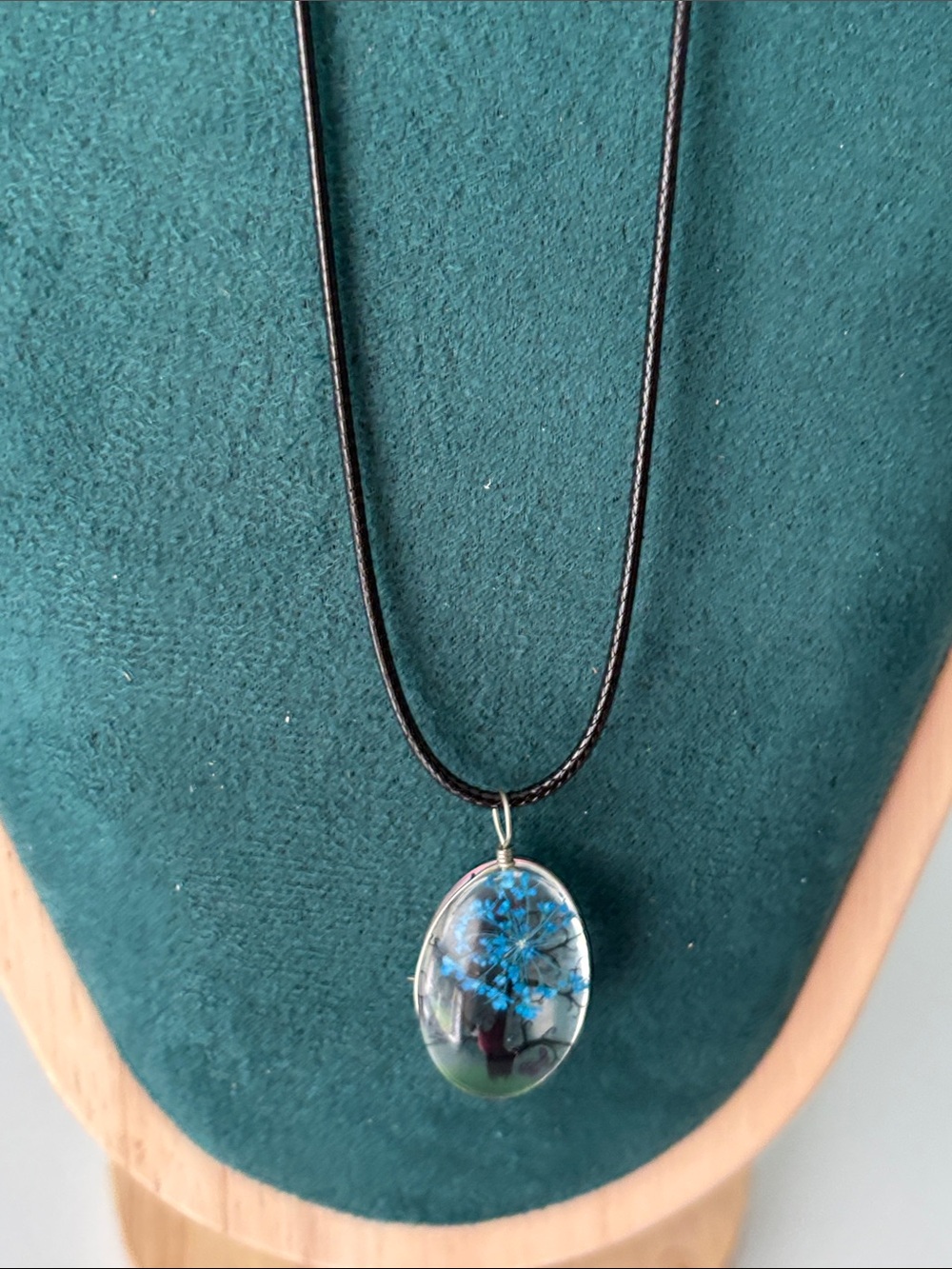 Blue Floral Resin Pendant Necklace and bracelet